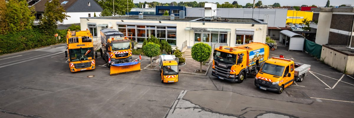 Building yard with vehicles